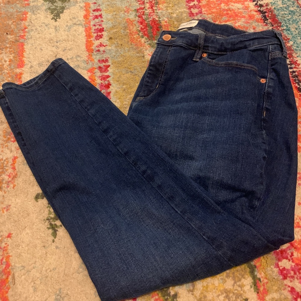 Universal Threads Midrise Curvy Skinny Jeans
